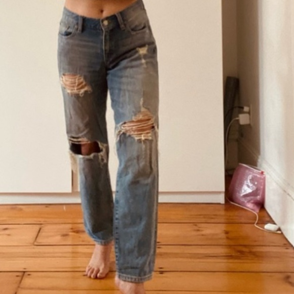 Distressed boy jean